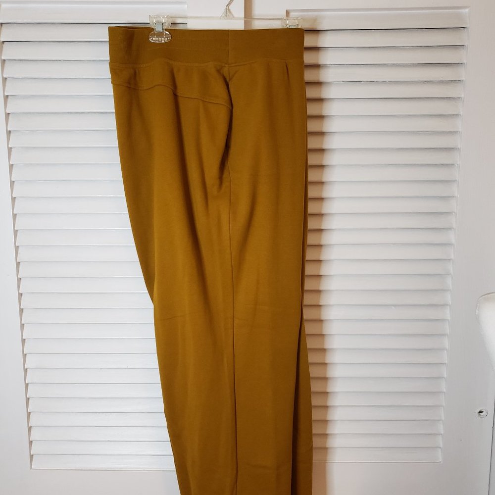 NWT. Never Worn Tek Gear Ultra Fleece 2X Sierra Valley (Deep Gold) Pants